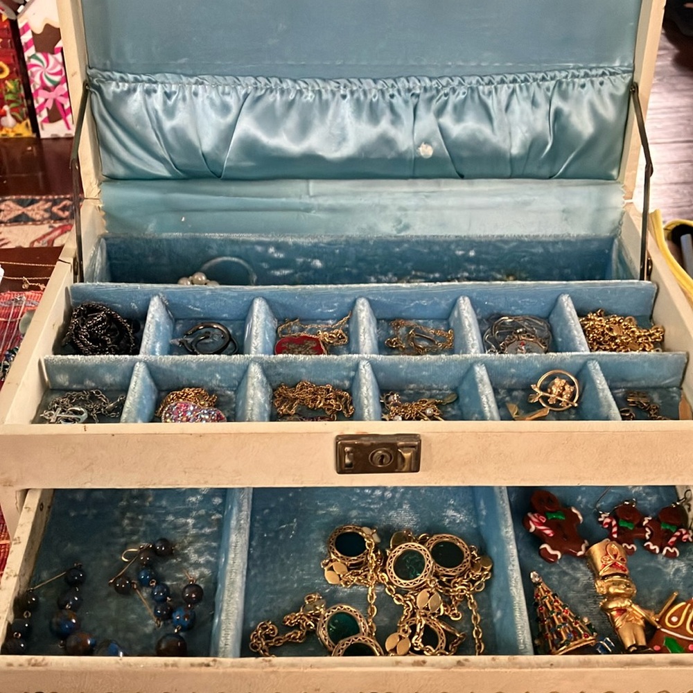 💎 Vintage 1960s Jewelry Box filled with Vintage Jewelry 💎